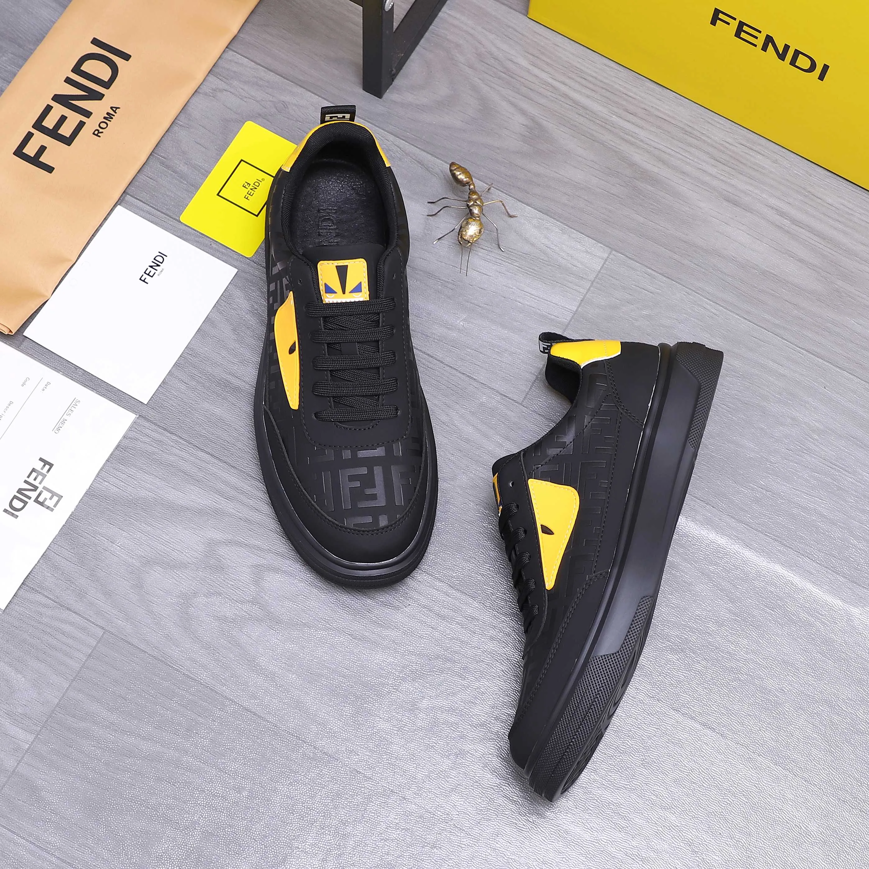 Men's shoes 💰420 Product trademark: FENDI "Fendi" casual shoes Regular size: 38-45 (45 is custom-made and non-returnable) Product materials: Selected cowhide embossed upper, mesh lining, cowhide insole, rubber outsole